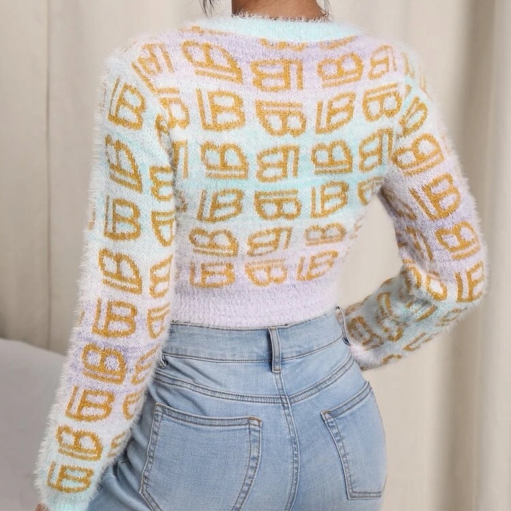 Y2K Barbiecore Rainbow Ombre Pastel Fuzzy Letter Graphic B Sweater Cropped - Picture 2 of 8